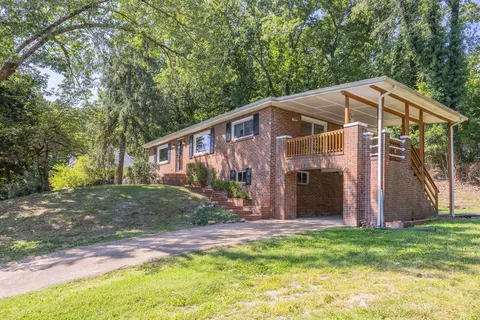 205 Woodlawn Dr, Rossville, GA 30741