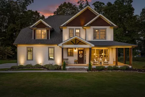 1927 Wagon Ln, Signal Mountain, TN 37377