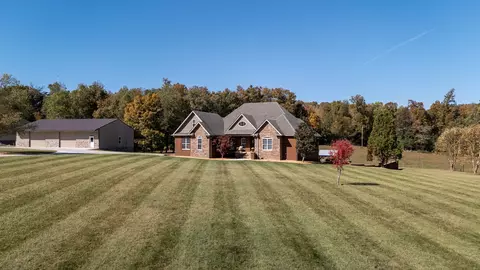 910 Smith Chapel Dr, Shelbyville, TN 37160