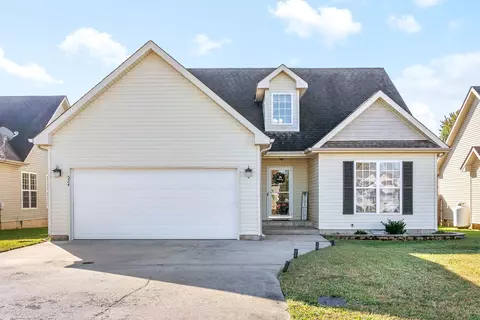 524 Oakmont Dr N, Clarksville, TN 37042