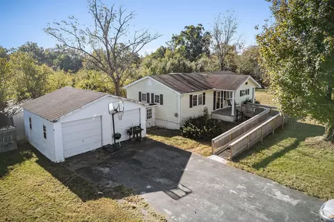1505 Three Island Rd, Walling, TN 38587
