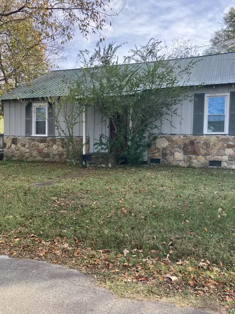 Exterior - 308 E Market St, Decherd, TN 37324 photo 10 of 13