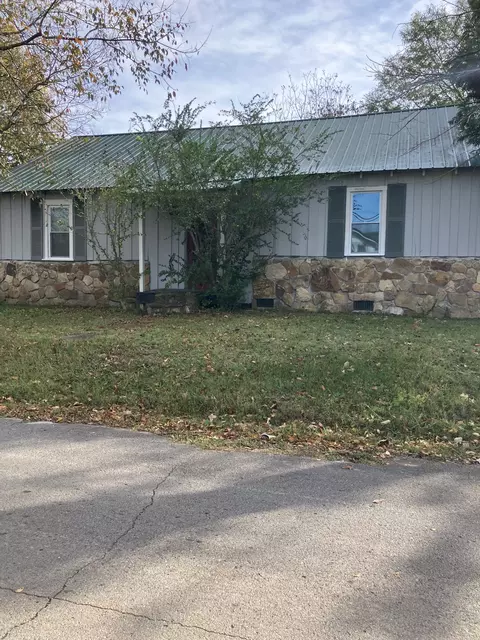 Exterior - 308 E Market St, Decherd, TN 37324 photo 12 of 13