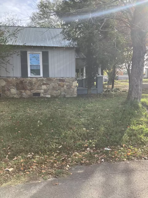 Exterior - 308 E Market St, Decherd, TN 37324 photo 11 of 13
