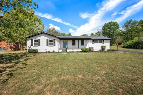 121 S Valley Rd, Hendersonville, TN 37075