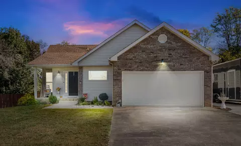 1918 Berkshire Dr, Clarksville, TN 37042