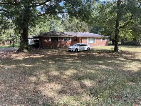133 Robinhood Dr, Dalton, GA 30721