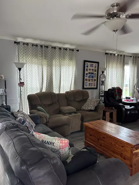 Living - 1680 Bertha Owen Rd, Morrison, TN 37357 photo 3 of 5