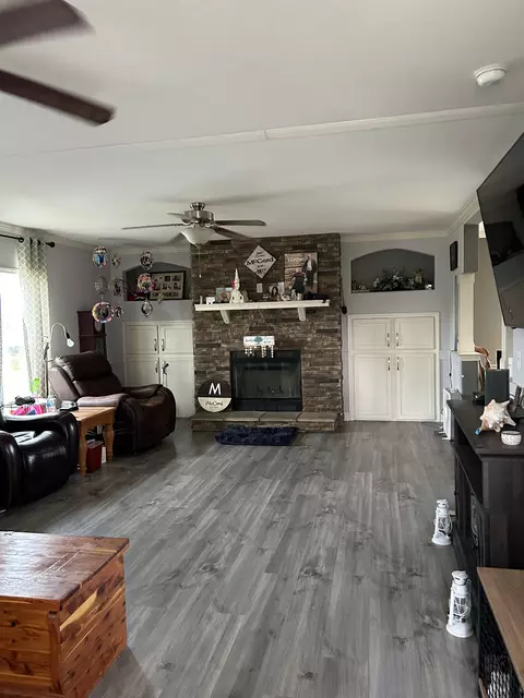 Living - 1680 Bertha Owen Rd, Morrison, TN 37357 photo 2 of 5