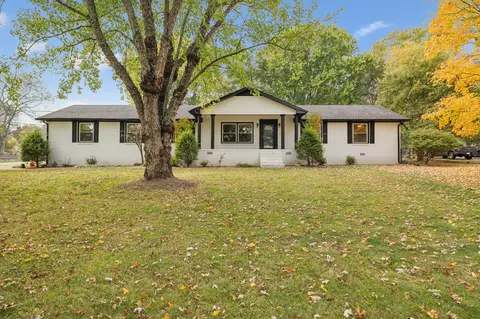 1922 Hampton Dr, Lebanon, TN 37087