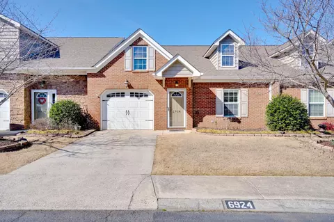 6924 Village Lake Cir, Chattanooga, TN 37412
