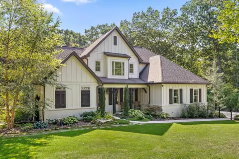 2249 Walking Stick Ln, Signal Mountain, TN 37377