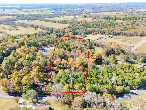 516 Chipman Rd, Bethpage, TN 37022 photo 2