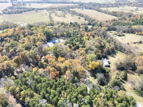 516 Chipman Rd, Bethpage, TN 37022