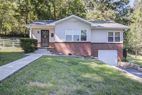 9881 Smith St, Soddy Daisy, TN 37379