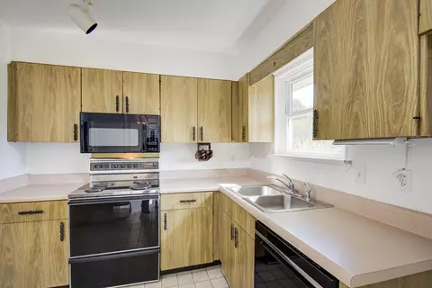 Kitchen - 1728 Crabtree Rd, Hixson, TN 37343 photo 3 of 3