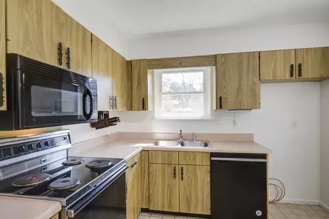 Kitchen - 1728 Crabtree Rd, Hixson, TN 37343 photo 2 of 3