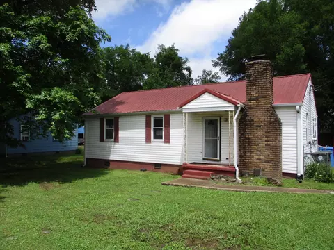 1703 Strawberry Ln, Hixson, TN 37343