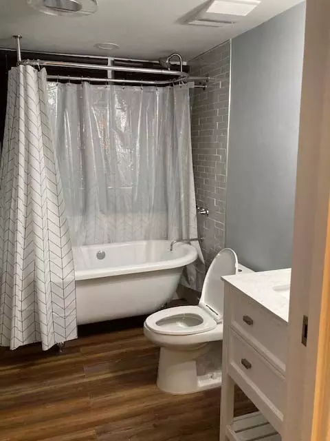 Bath - 1018 N Maple St, Murfreesboro, TN 37130 photo 3 of 5