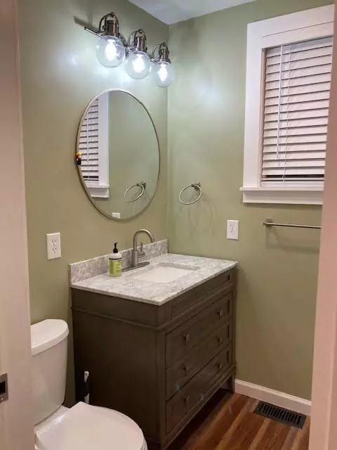 Bath - 1018 N Maple St, Murfreesboro, TN 37130 photo 4 of 5