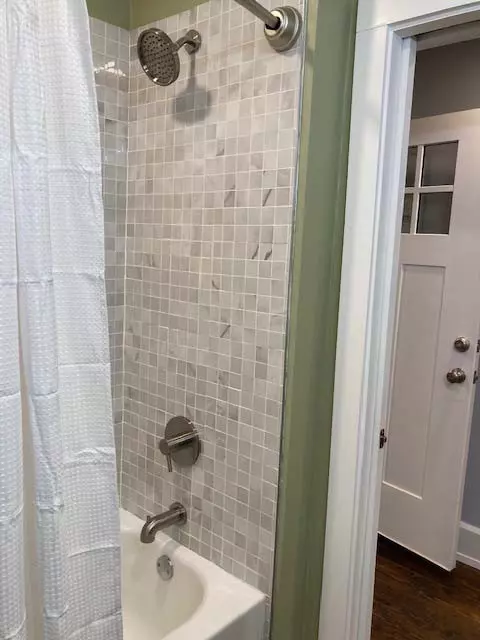 Bath - 1018 N Maple St, Murfreesboro, TN 37130 photo 5 of 5