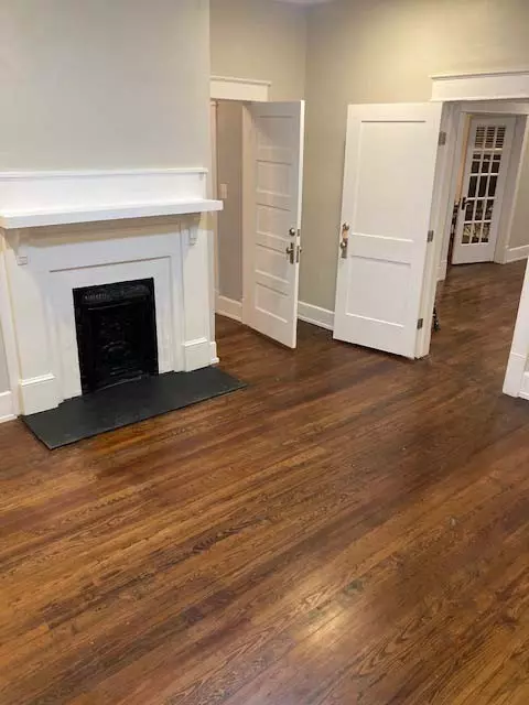 Living - 1018 N Maple St, Murfreesboro, TN 37130 photo 2 of 10