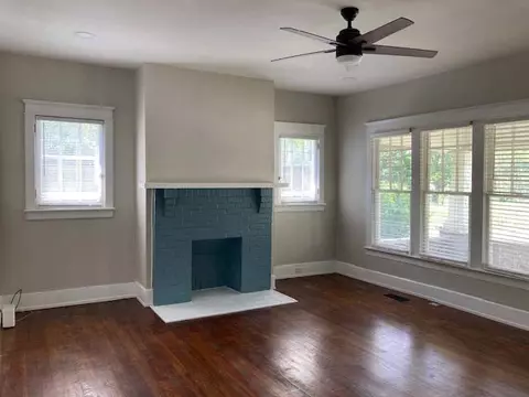 Living - 1018 N Maple St, Murfreesboro, TN 37130 photo 5 of 10