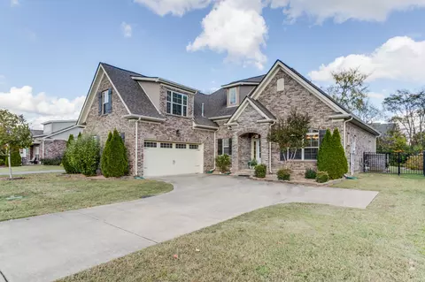 Exterior - 3016 Fallswood Dr, Murfreesboro, TN 37129 photo 2 of 13