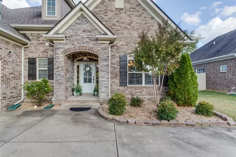 Exterior - 3016 Fallswood Dr, Murfreesboro, TN 37129 photo 4 of 13