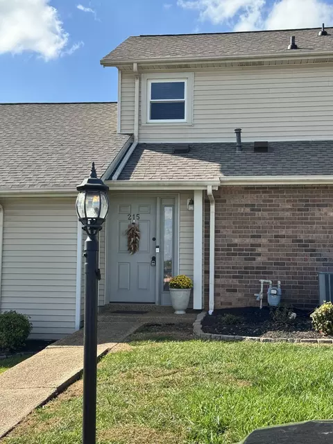 215 Village Cir W, Dickson, TN 37055