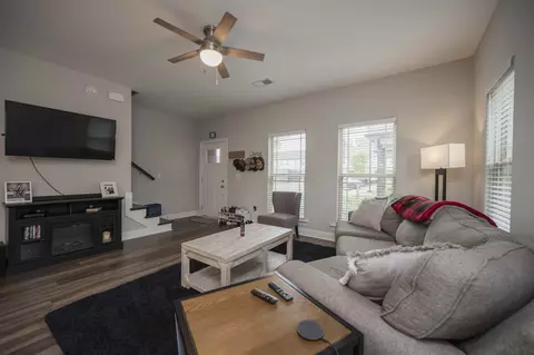 Living - 555 Gresham Ln #4A, Murfreesboro, TN 37129 photo 2 of 2