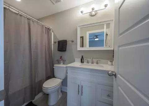 Bath - 555 Gresham Ln #4A, Murfreesboro, TN 37129 photo 2 of 4