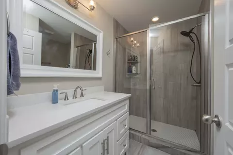 Bath - 555 Gresham Ln #4A, Murfreesboro, TN 37129 photo 3 of 4