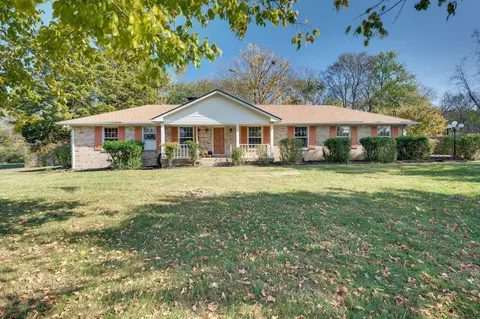 147 Maple Dr, Hendersonville, TN 37075