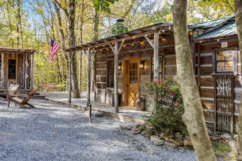 6680 Pinewood Rd, Nunnelly, TN 37137
