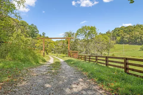 2 Young Rd, Pulaski, TN 38478