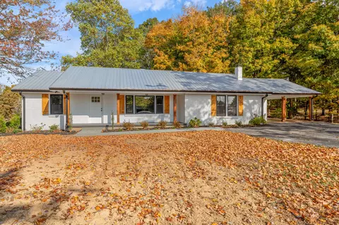 605 Buddy Rd, Burns, TN 37029