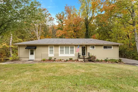 201 Sunnybrook Trl, Signal Mountain, TN 37377