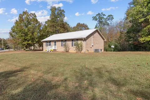 608 Shades Crest Dr, New Johnsonville, TN 37134