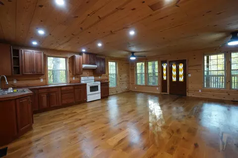 Living - 188 Woods Rd, Dover, TN 37058 photo 2 of 4