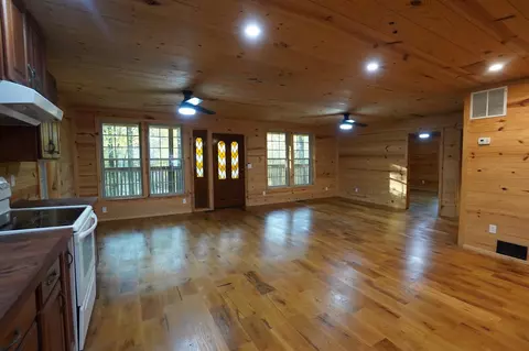 Living - 188 Woods Rd, Dover, TN 37058 photo 3 of 4