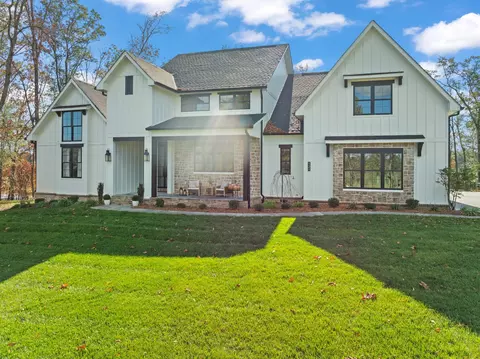 121 Hickory Hill Dr, Estill Springs, TN 37330