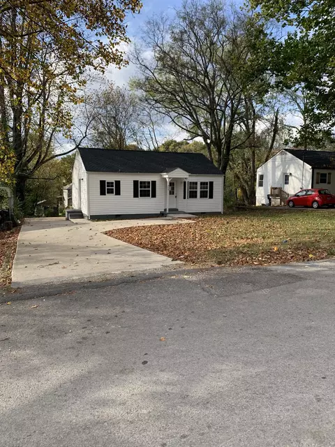 908 E Valley Dr, Columbia, TN 38401