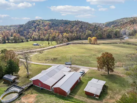 2020 Hubbard Dr, Clifton, TN 38425