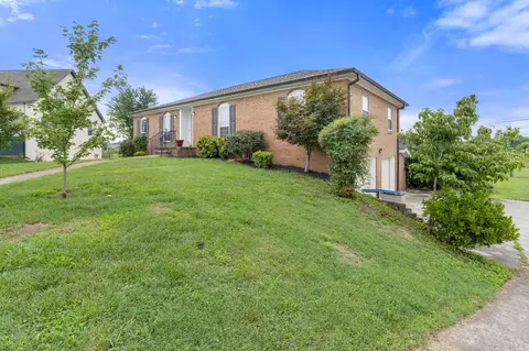 8126 Holly Crest Dr, Chattanooga, TN 37421