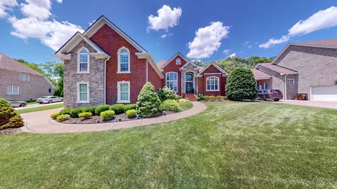 1011 Dorset Dr, Hendersonville, TN 37075