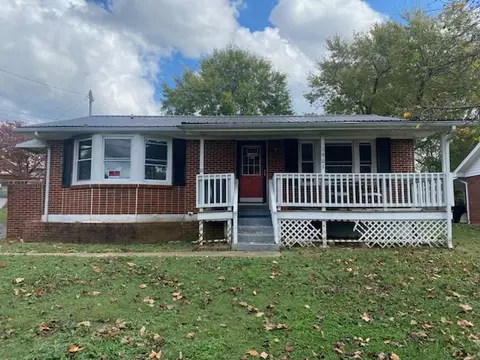 1901 Woodmont Dr, Columbia, TN 38401