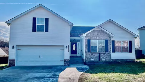 2799 Ridgepole Dr, Clarksville, TN 37040