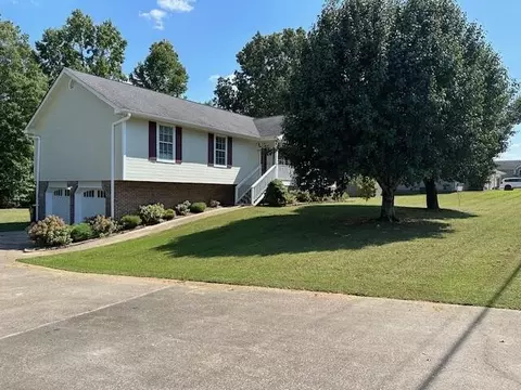 10010 Hunter Trace Dr, Soddy Daisy, TN 37379