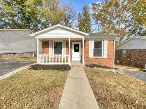 102 Five Oaks Dr, Nashville, TN 37217